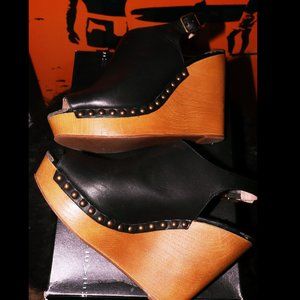 STEVE MADDEN BLACK STUDDED LEATHER WEDGES